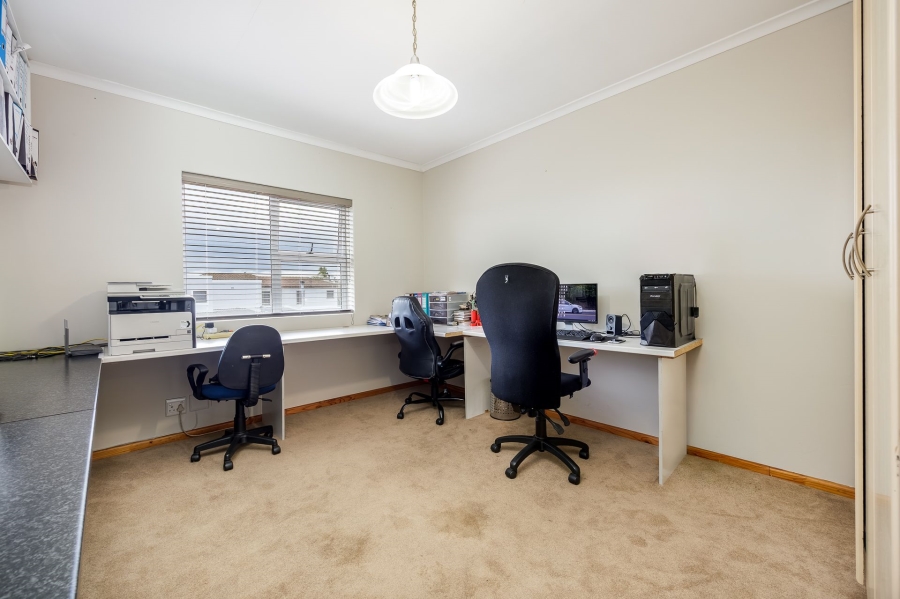 6 Bedroom Property for Sale in Rouxville Western Cape